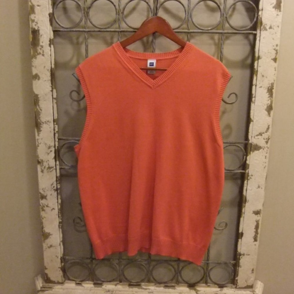 GAP V-NECK SWEATER VEST MENS -LARGE